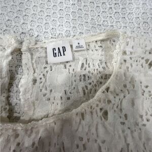 Gap ivory lace top Medium Excellent condition